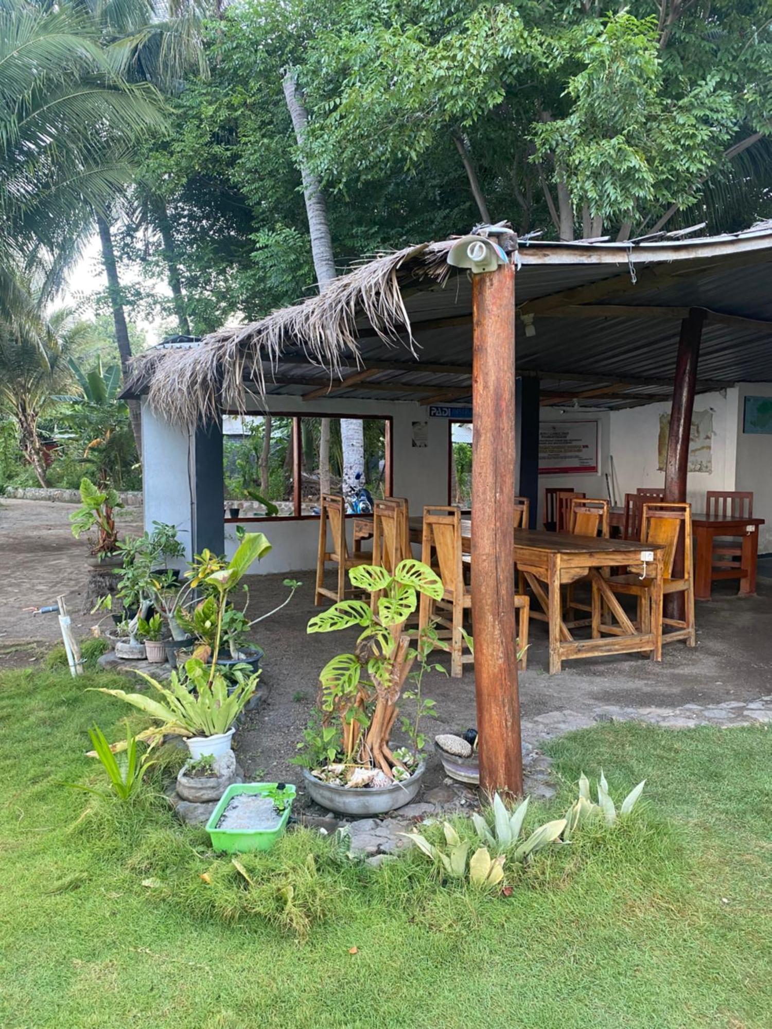 East Lombok Dive Hotel - 3 Private Rooms On The Beach With Seaview & Scuba Diving Center Labuhan Pandan Zewnętrze zdjęcie