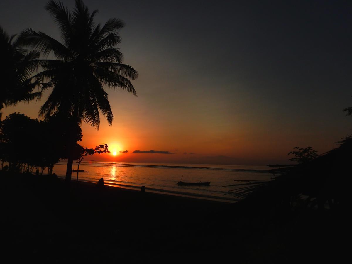 East Lombok Dive Hotel - 3 Private Rooms On The Beach With Seaview & Scuba Diving Center Labuhan Pandan Zewnętrze zdjęcie